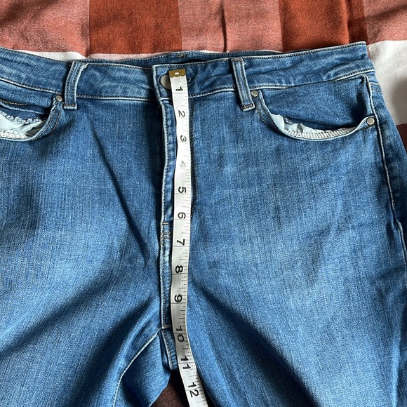 ✨2for20✨ Uniqlo medium wash jeans - Picture 12 of 12